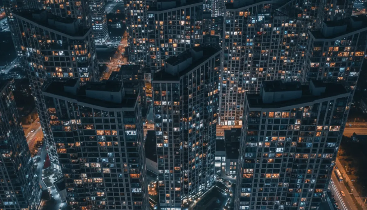 Edifici urbani moderni che mostrano gli effetti dell'urbanizzazione e la frammentazione sociale nelle città contemporanee