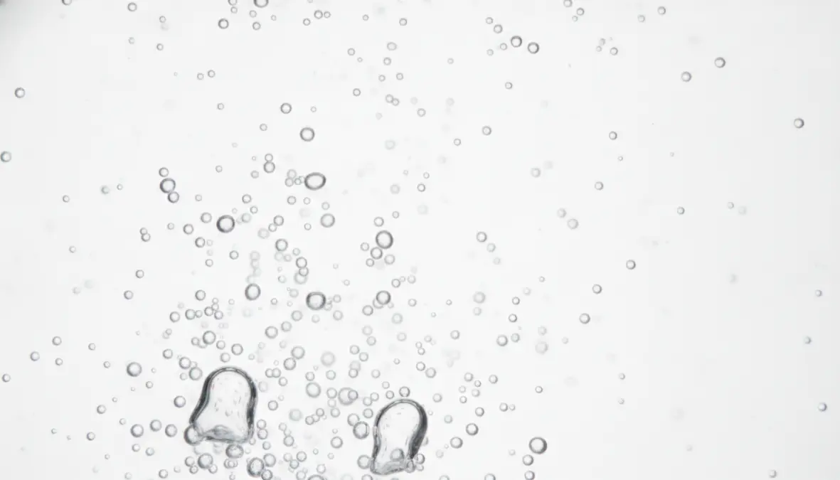 Molecular hydrogen bubbles in antioxidant water showing H2 concentration